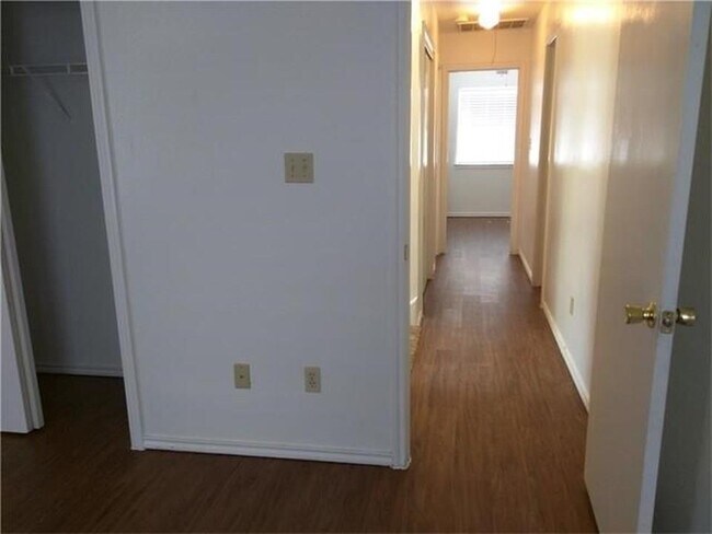 Building Photo - 1027 Sagewood Trail