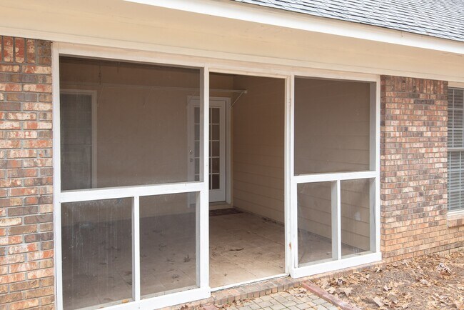 Building Photo - Shadow Bend Lane