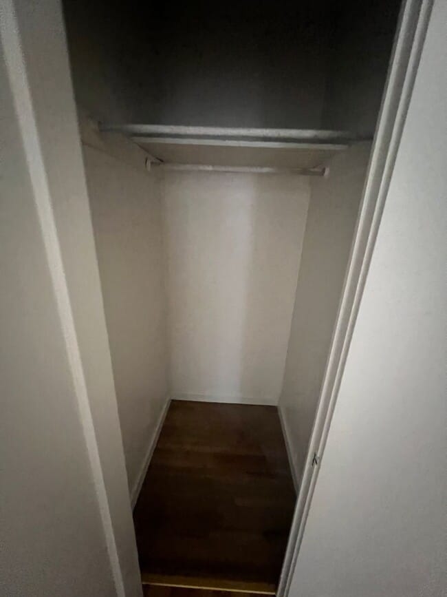 Building Photo - 905 NE Lake St