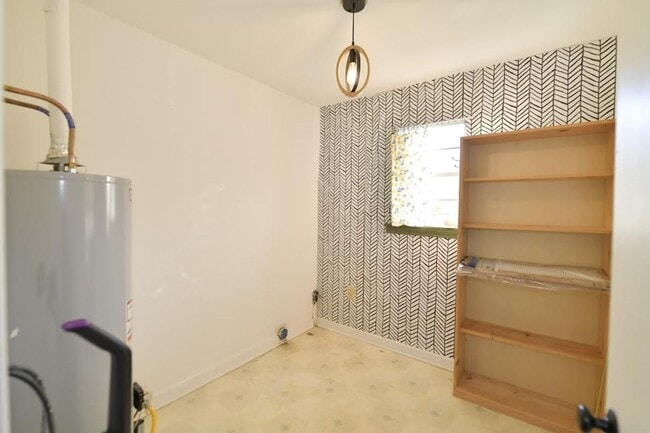 Building Photo - 2125 Hairston St