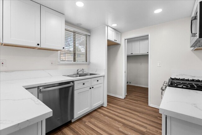 Building Photo - Updated Winnetka 3-Bedroom with Backyard and Detached Garage