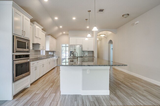 Building Photo - 9737 Rio Frio Trail