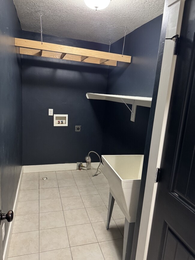 Building Photo - 890 W 110 S