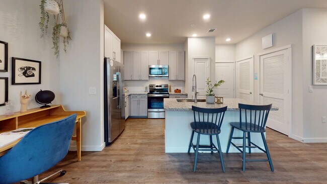 Building Photo - Special Offer: Reduced Rates & Free Rent!