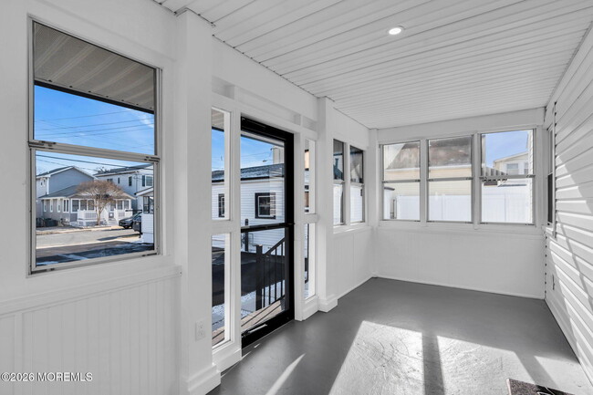 Building Photo - 1807 Laurel Terrace