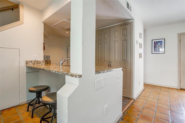 Building Photo - 2710 Douglas Ave