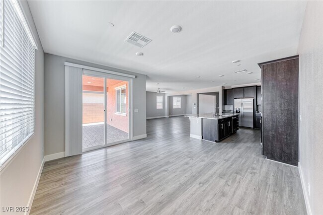 Building Photo - 510 Copper Falcon Ave