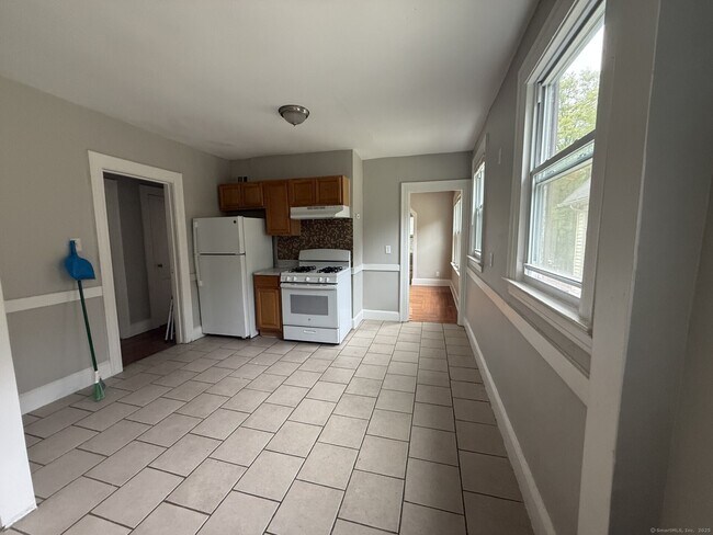 Building Photo - 80 Shepard St