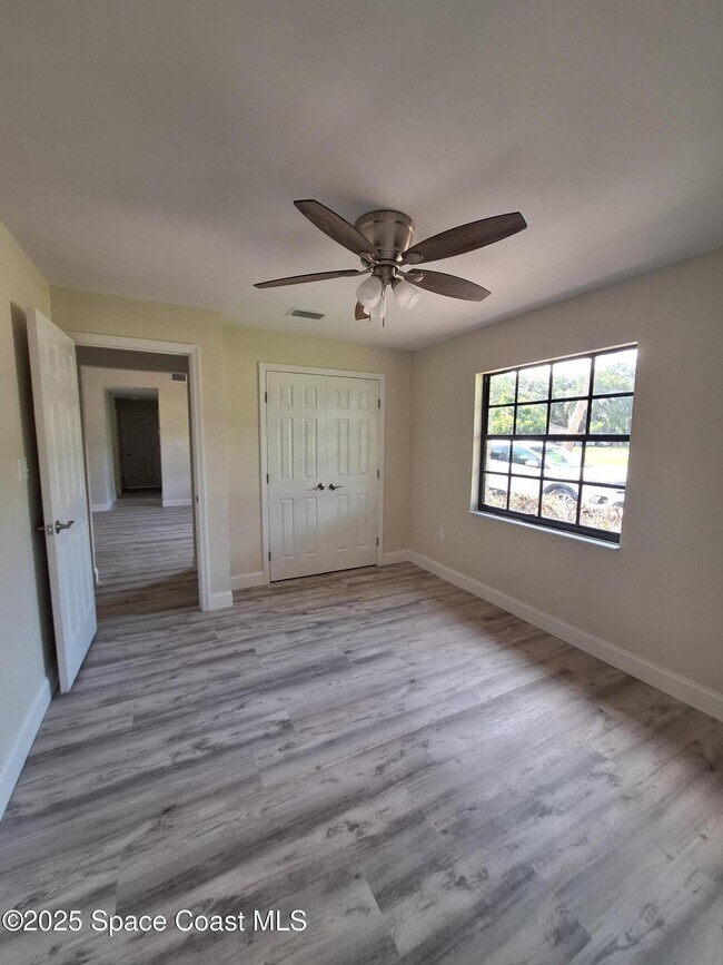 Building Photo - 4440 Sherwood Dr