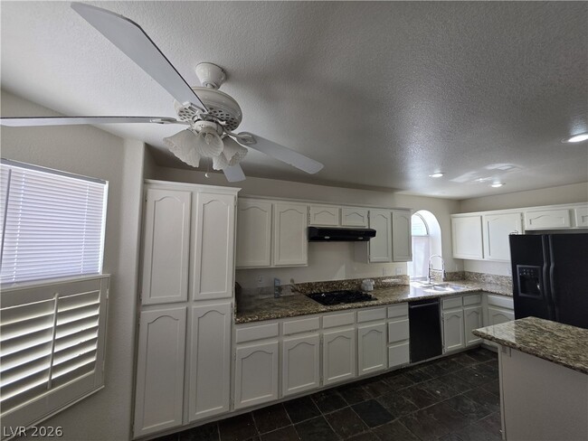 Building Photo - 8008 Dover Shores Ave