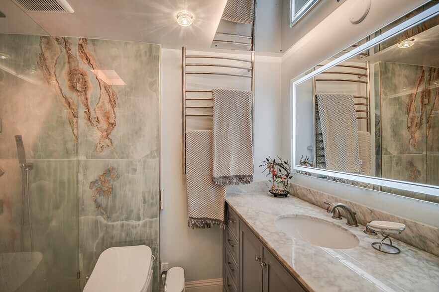 Building Photo - 11 Seamist Ct