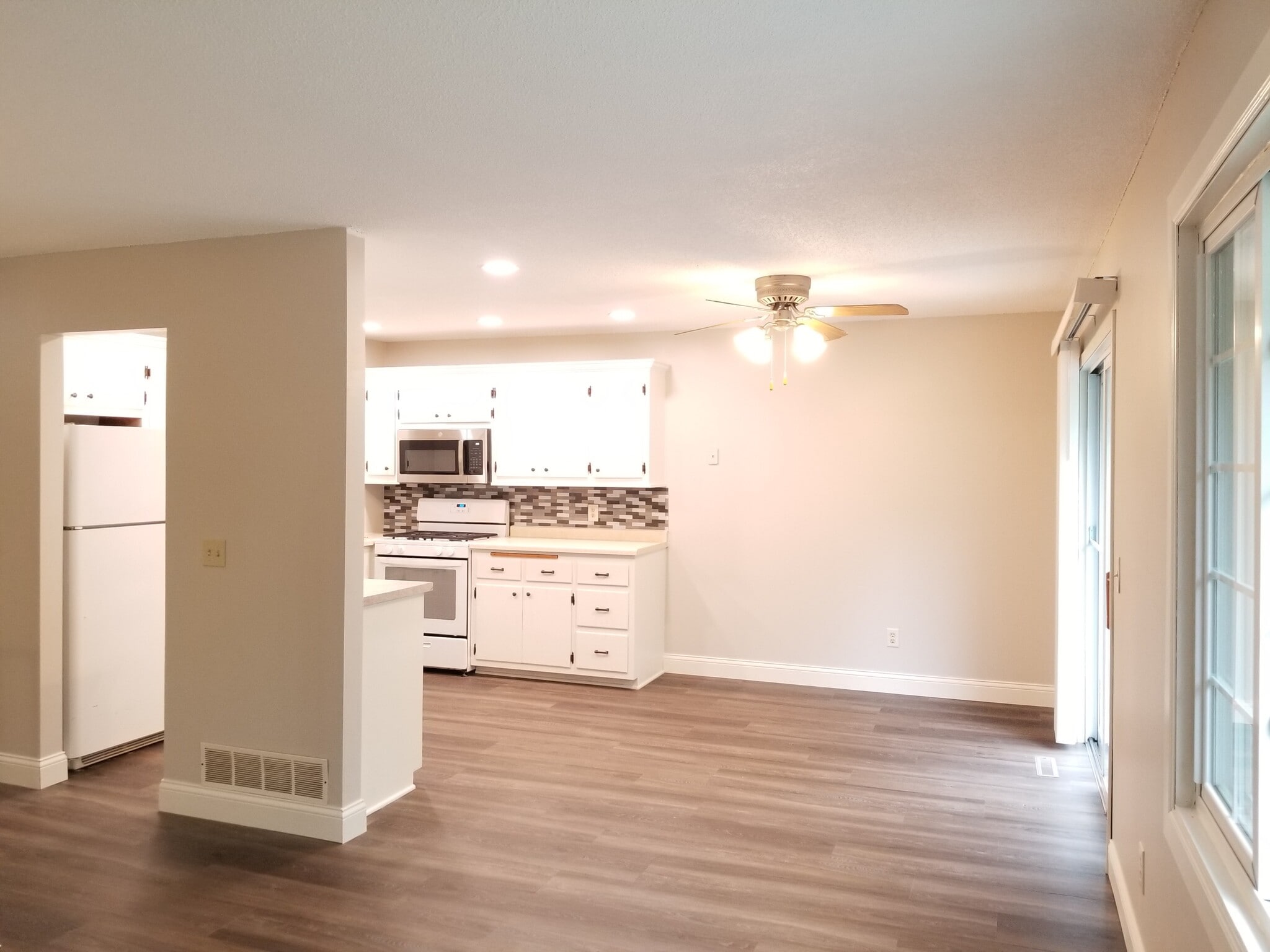 Building Photo - 220 Leighton Dr