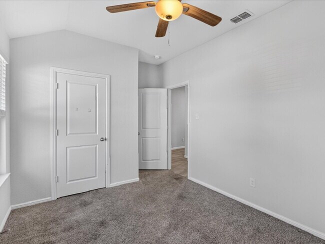 Building Photo - 2225 Blythwood Trail