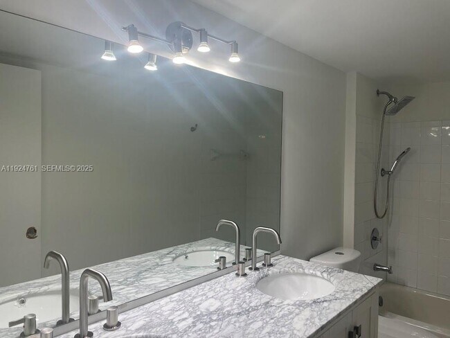 Building Photo - 410 S Park Rd