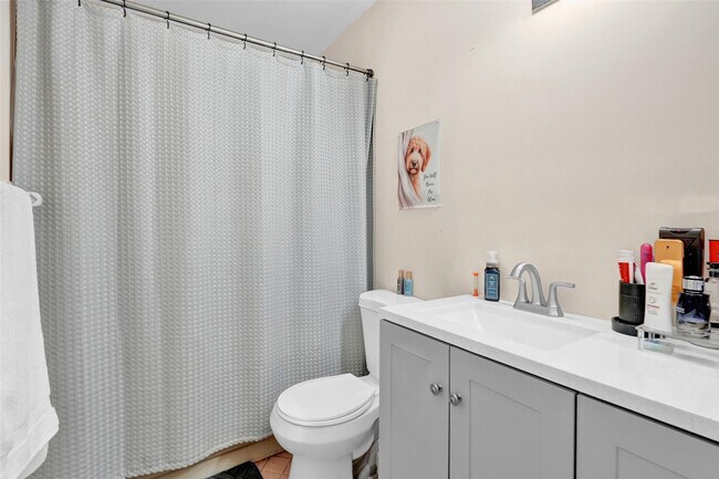 Building Photo - 9851 Riverside Dr