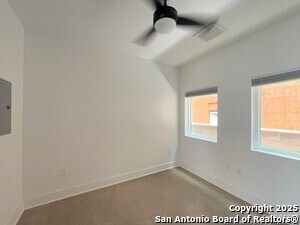 Building Photo - 2615 S Flores St