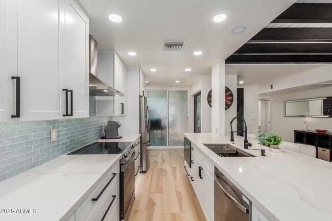 Primary Photo - 2529 N Miller Rd