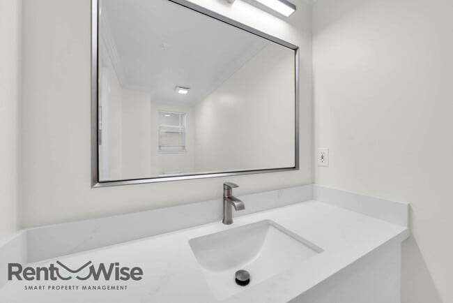 Building Photo - 734 Chestnut St