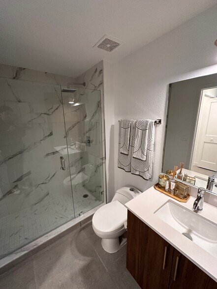 Building Photo - 1849 Madison St