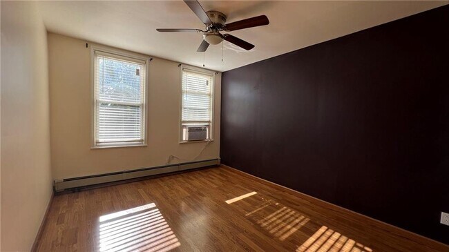Building Photo - 350 Pelton Ave