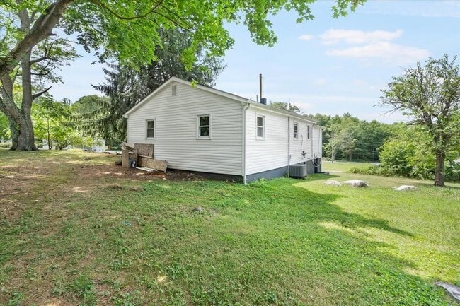 Building Photo - 2806 Forge Hill Rd