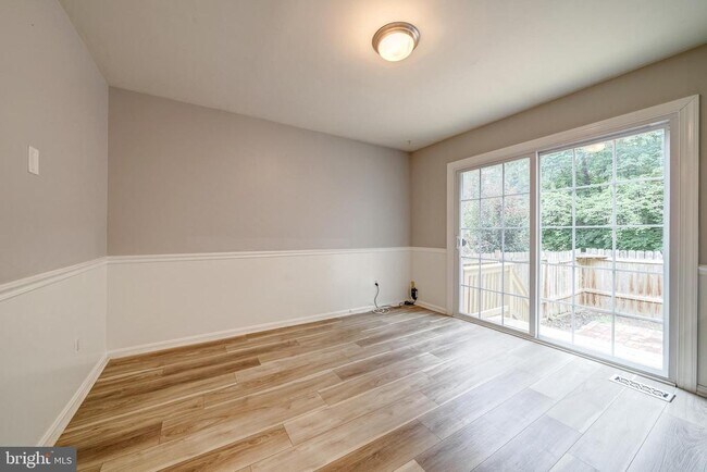 Building Photo - 5465 Cheshire Meadows Way