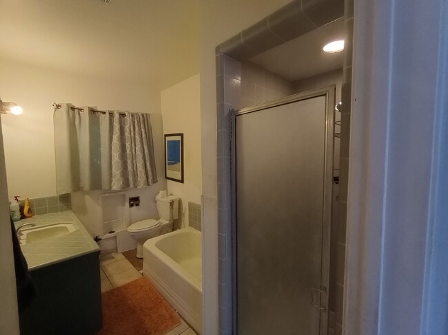 Building Photo - 871 E Franklin Ave