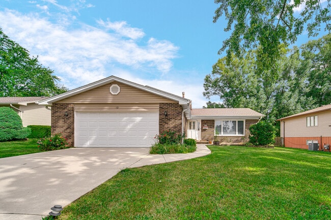 Building Photo - 12 W Beech Dr