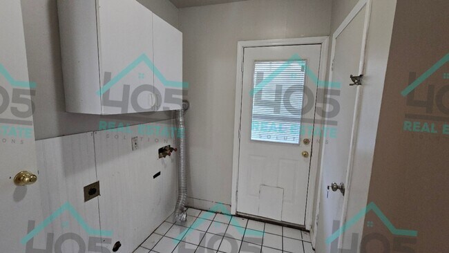 Building Photo - 4 Bedroom Rental in Del City