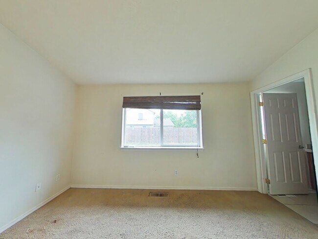 Building Photo - 3 Bedroom House ~ Albany