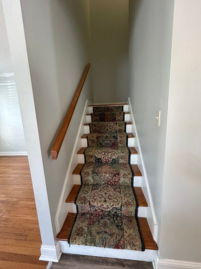 Building Photo - **FIRST MONTH RENT FREE**Charming 3 Bedroom/2 Bathroom with off street parking in Downtown Savann...