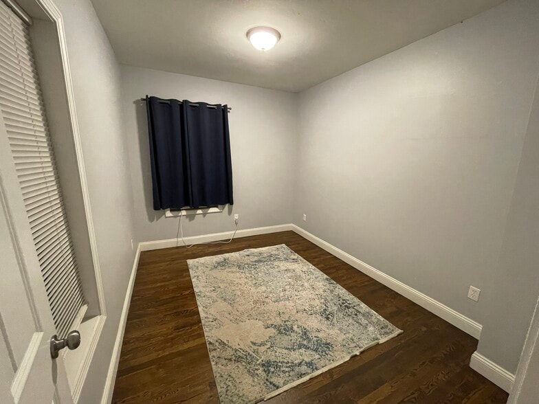 Building Photo - 52 Nash St