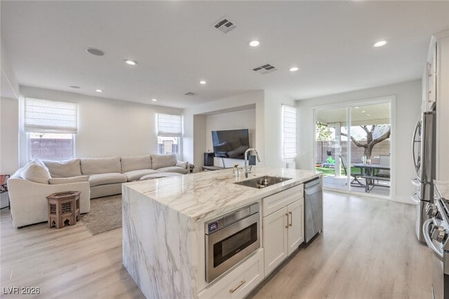 Building Photo - 5404 Avent Ferry St