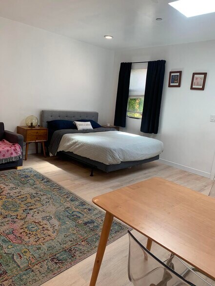 Building Photo - 2847 S Holt Ave