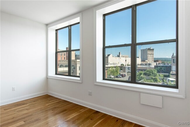 Building Photo - 221 Elizabeth St