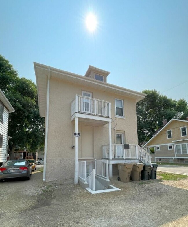 Building Photo - 112 S Orchard St
