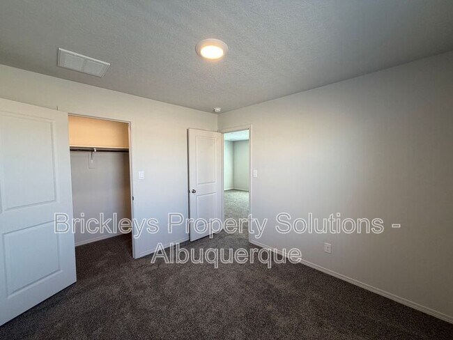 Building Photo - 6118 Chicago Dr SE