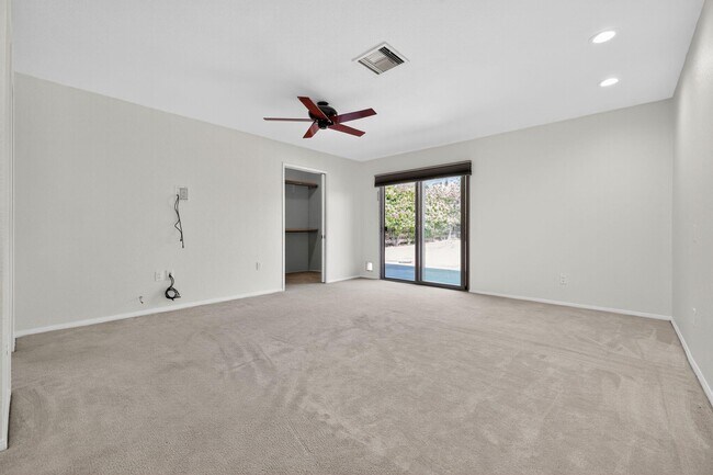 Building Photo - 985 N Tuxedo Cir