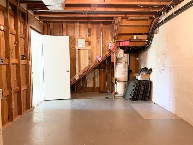 Building Photo - Beautifully Remodeled 5 Bed 2.75 Bath Home in Eastgate