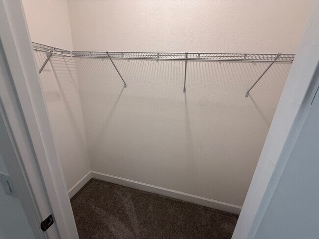 Building Photo - 5/4 Spacious Lake County Home