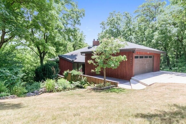 Primary Photo - 4702 Dover Dr