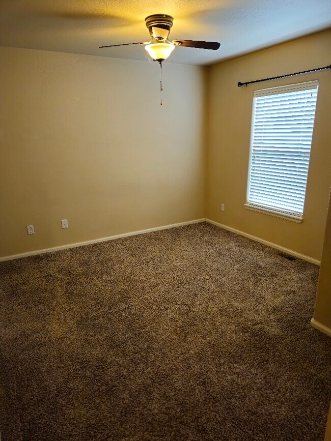 Building Photo - 2013 Squawbush Ridge Grv