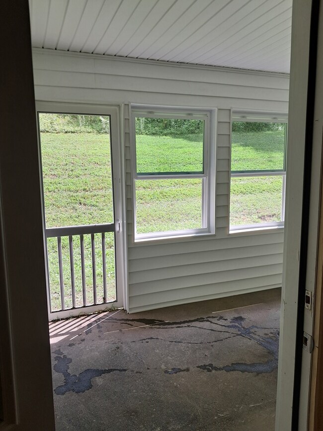 Building Photo - 315 #2 Sulphur Springs Rd