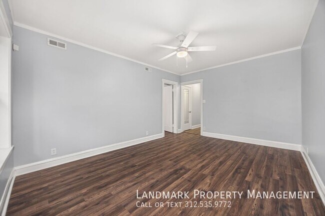 Building Photo - 3817 N Sawyer Ave