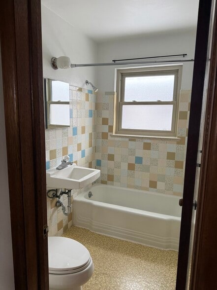 Building Photo - 4605 Otis St