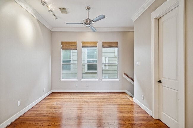 Building Photo - 2024 Vermont St