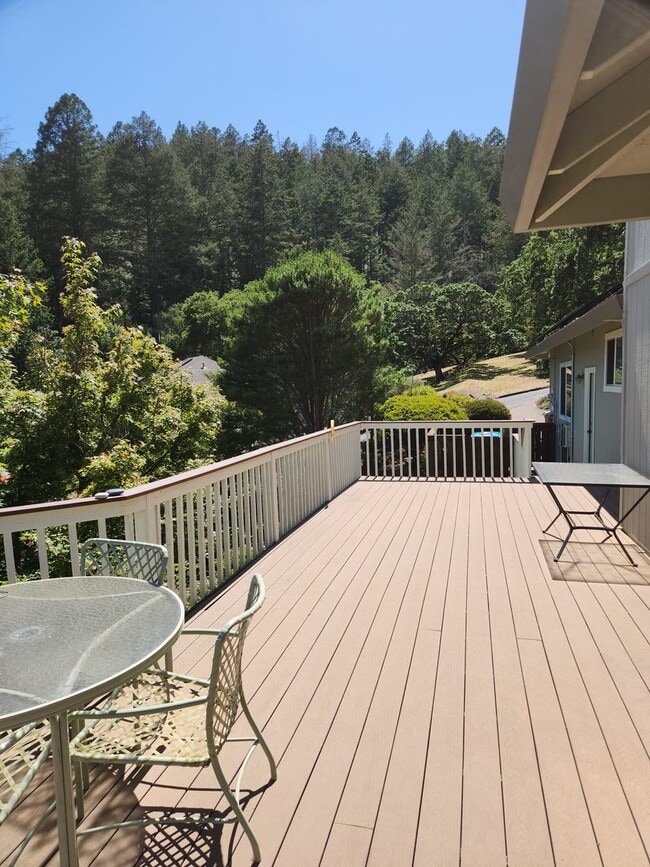 Building Photo - "Must See" w/beautiful views 3 bedroom, 2....