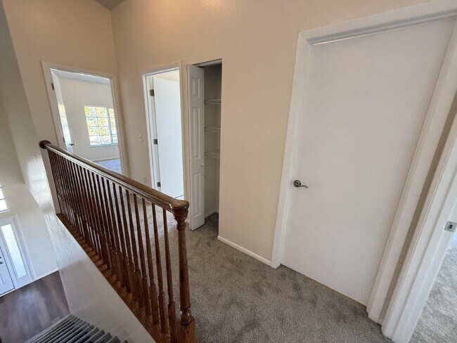 Building Photo - Beautifully remodeled 6 bedroom - 3 bath home in Summerfield Village