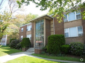Building Photo - Stoneham Mass 1 Bedrm Condo Rental
