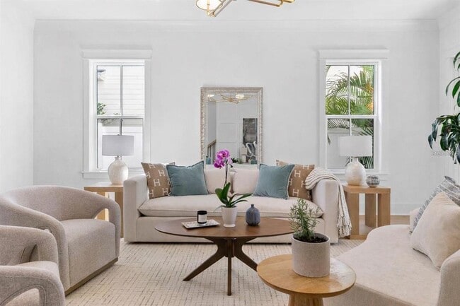 Building Photo - 321 12th Ave NE